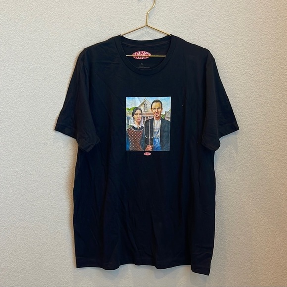 NEW Petals and Peacocks Graphic Tee Size X-Large - Picture 1 of 4